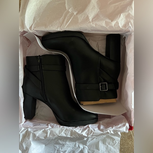 Kelly & Katie Booties - Aveya - Black - NWT! - Picture 4 of 4